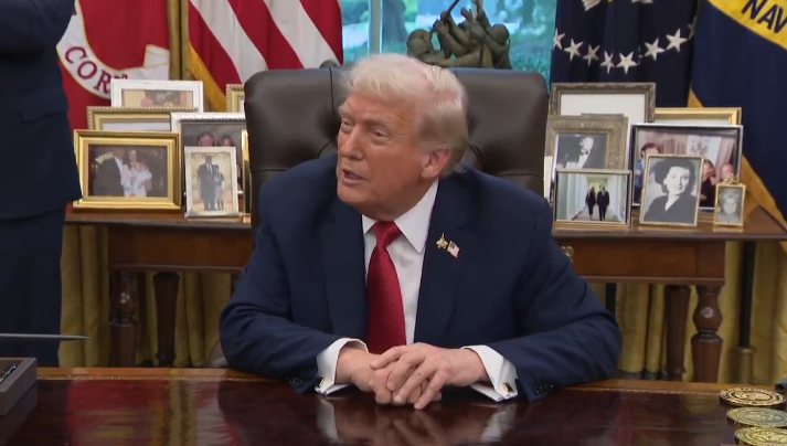 Трамп заявив, що доручить Пентагону оприлюднити наявні дані про НЛО Трамп заявив, що доручить Пентагону оприлюднити наявні дані про НЛО